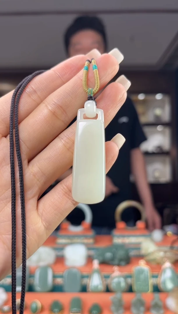 颈饰未镶嵌和田玉佩佩