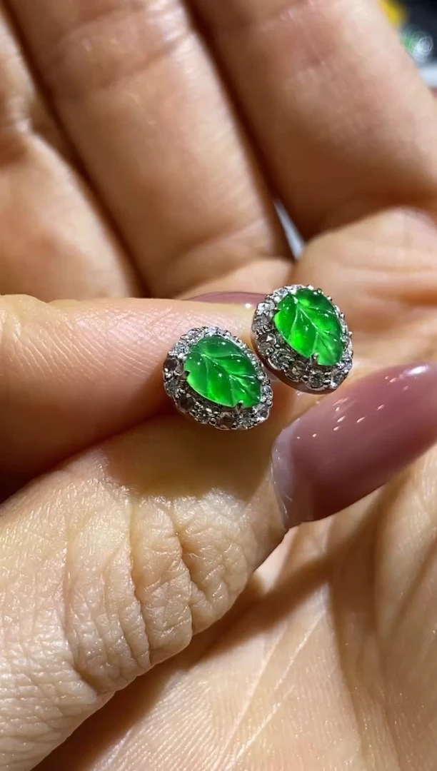 颈饰18K金镶嵌翡翠收到货48小时鉴赏期（超时不退不换）新年配饰