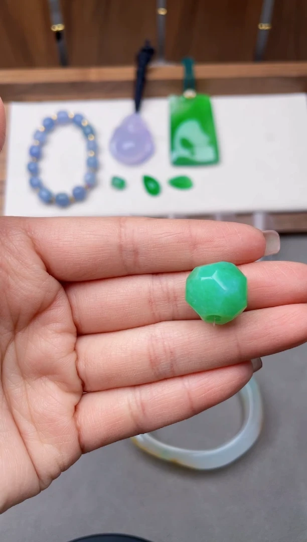 【闪购商品】翡翠散珠王朝阳翠语《拾光》糯冰果绿单珠