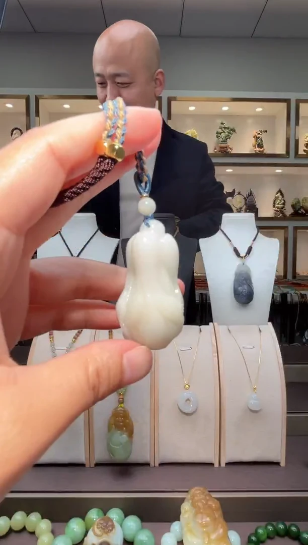 颈饰未镶嵌和田玉苏