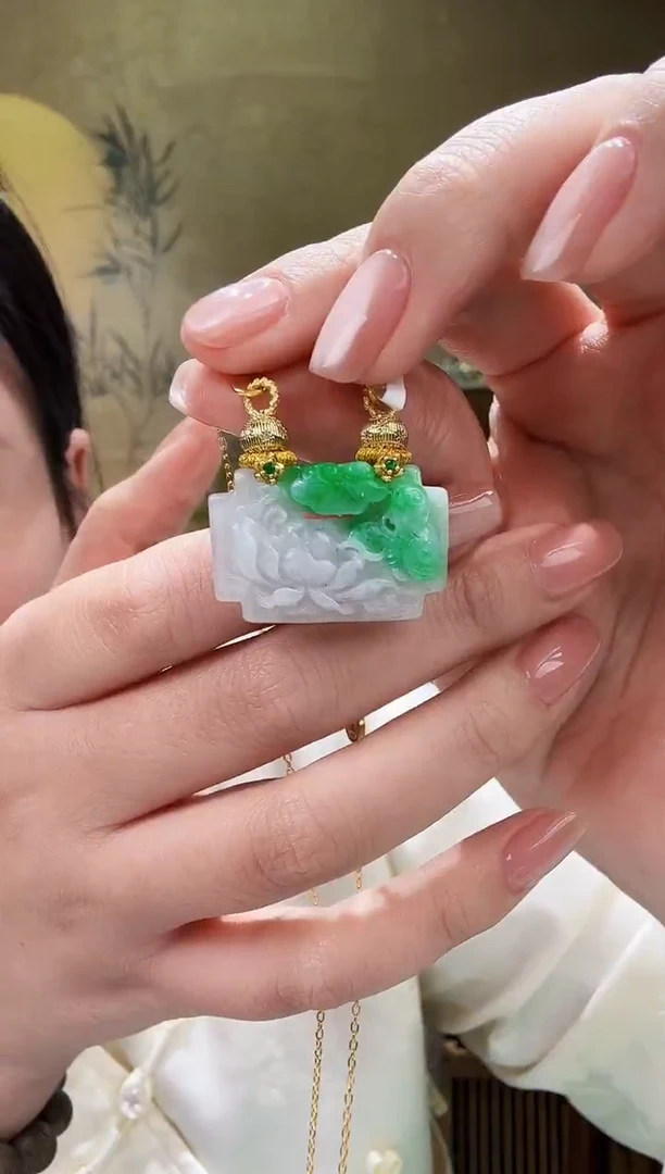 颈饰未镶嵌翡翠吊坠