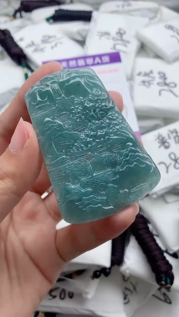 翡翠未镶嵌颈饰·