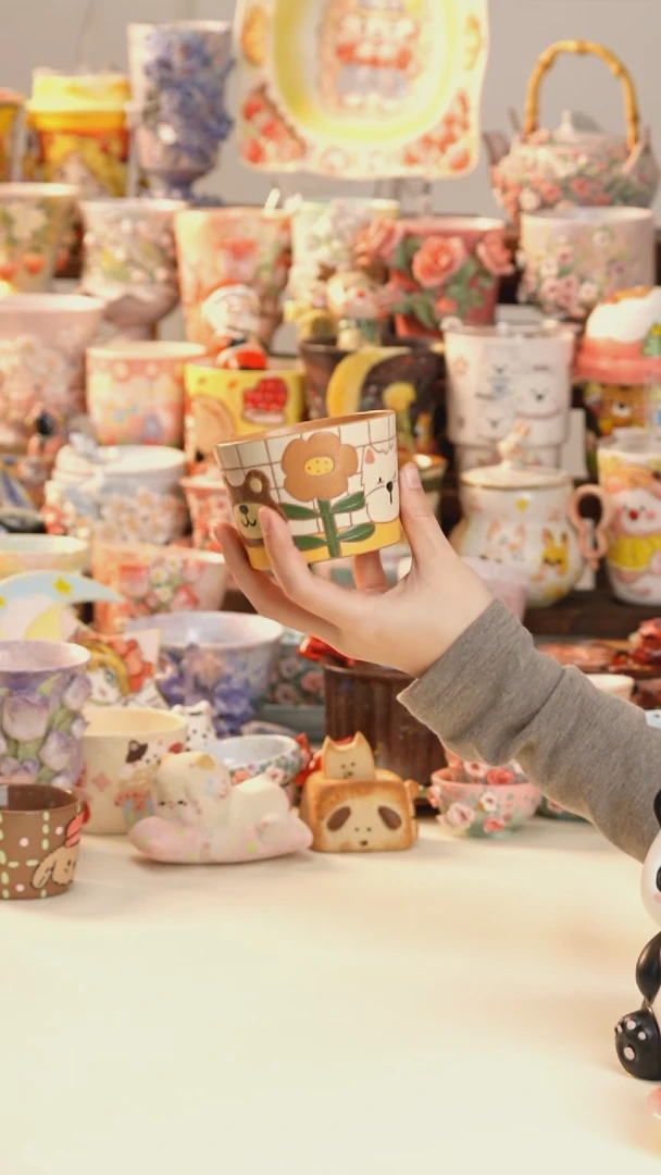 摆件陶景德镇釉下彩手绘设计师款陶瓷