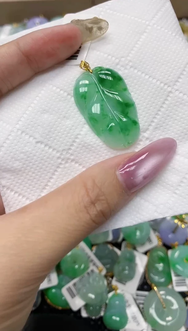 翡翠18K金镶嵌颈饰1111111111