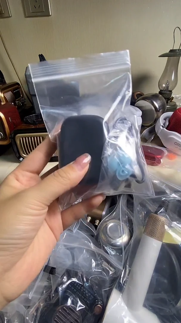 圣*达B黑色方盒耳机