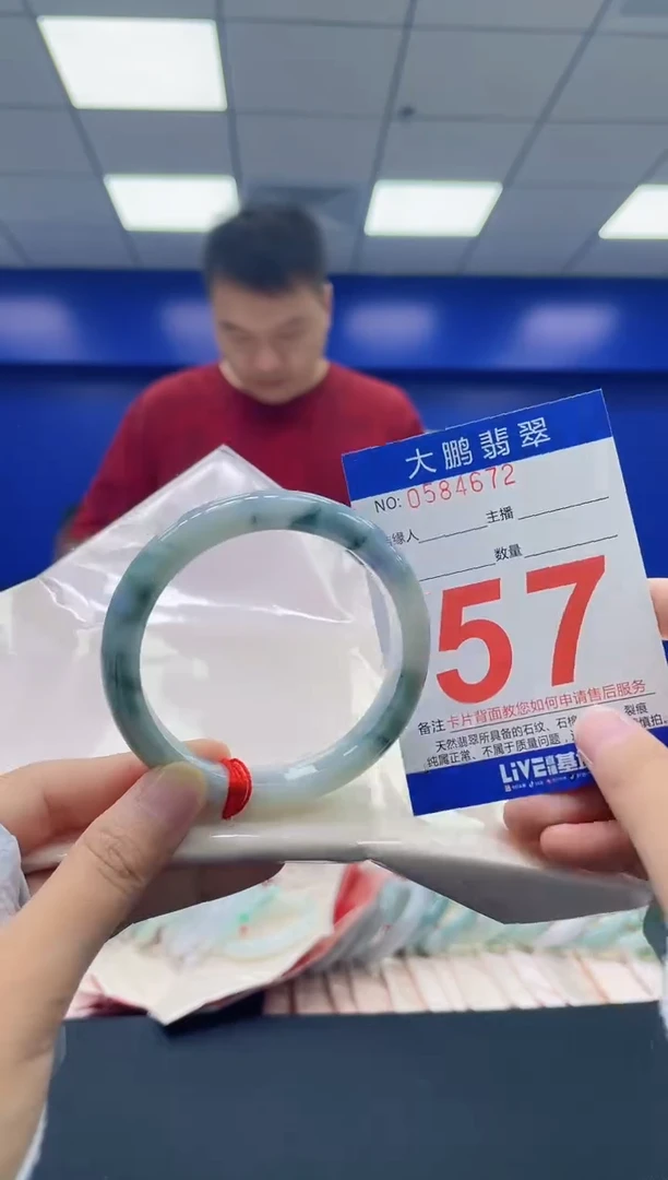 翡翠手镯未镶嵌AAAAAAAA