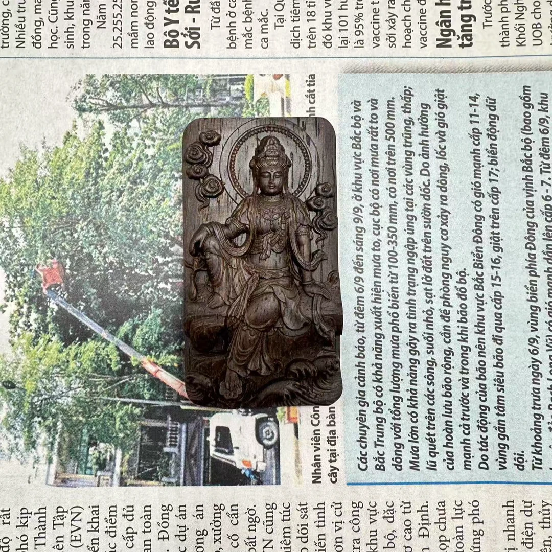 JXB-YN254-B26顺化红土沉香木雕水月观音吊坠（多样性发货）