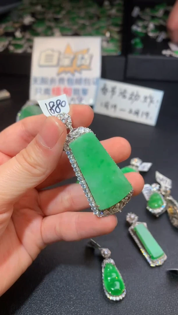 【闪购商品】翡翠颈饰银S925镶嵌翡翠