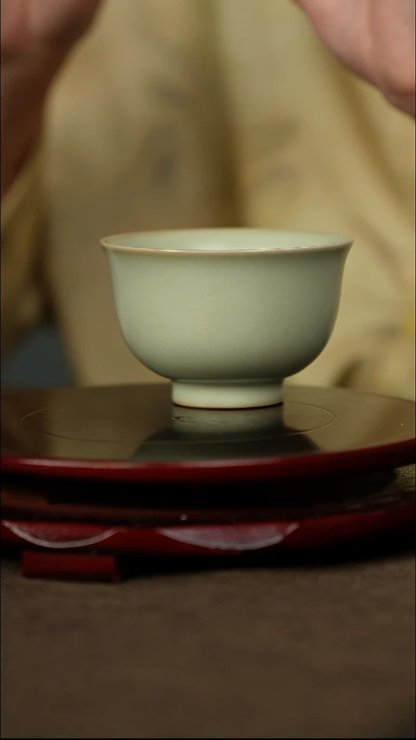 全品 压手杯 带底款 粉青色