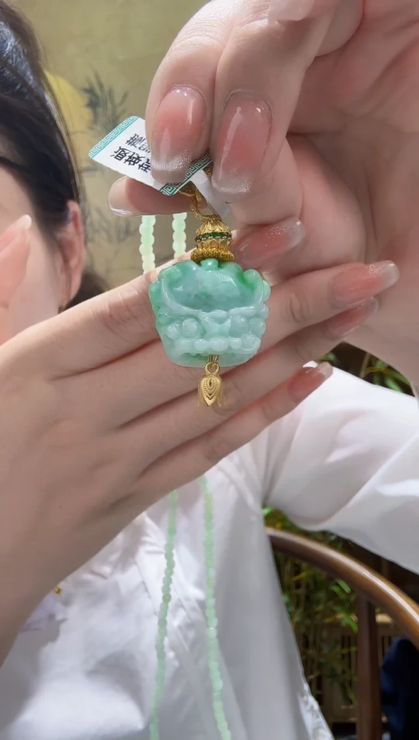 翡翠未镶嵌颈饰吊坠