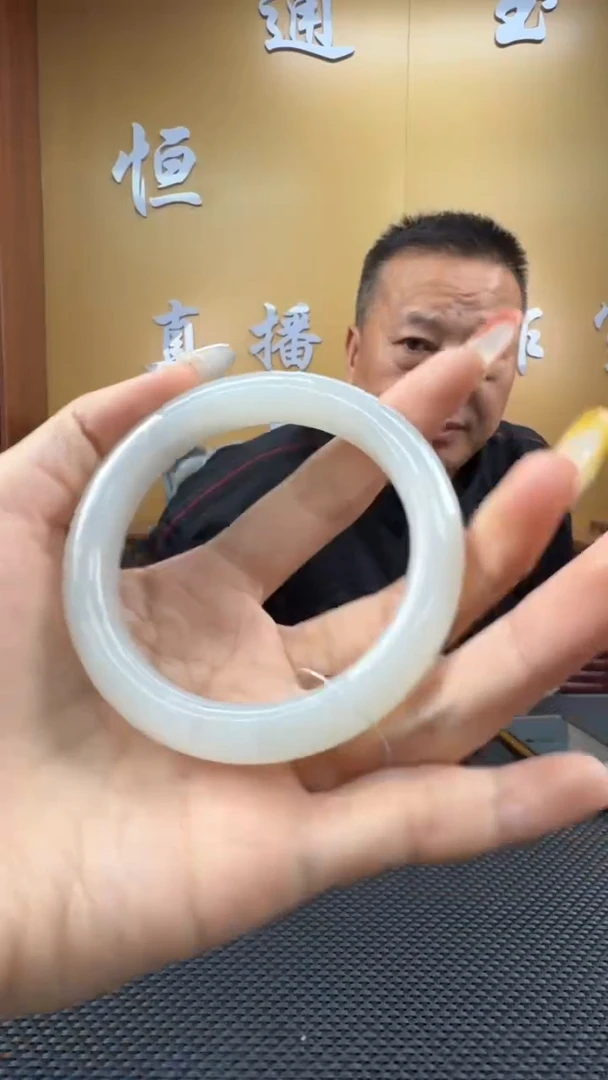 颈饰未镶嵌和田玉手镯57