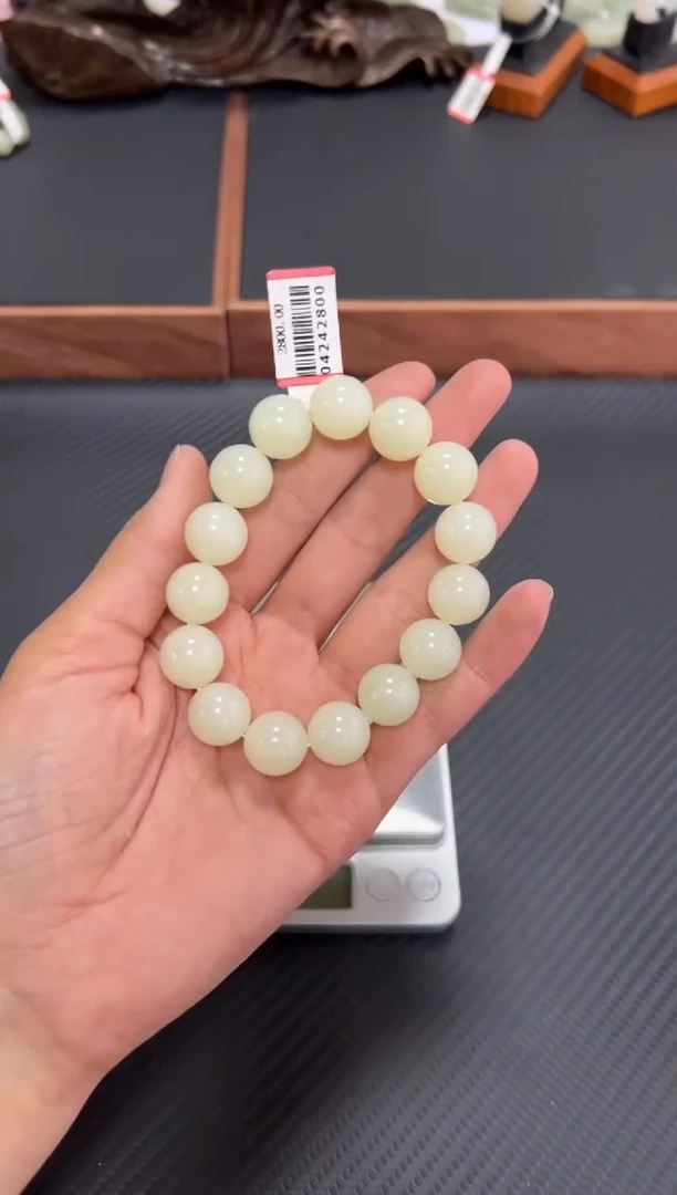 手串未镶嵌和田玉且末金山微色差卡14