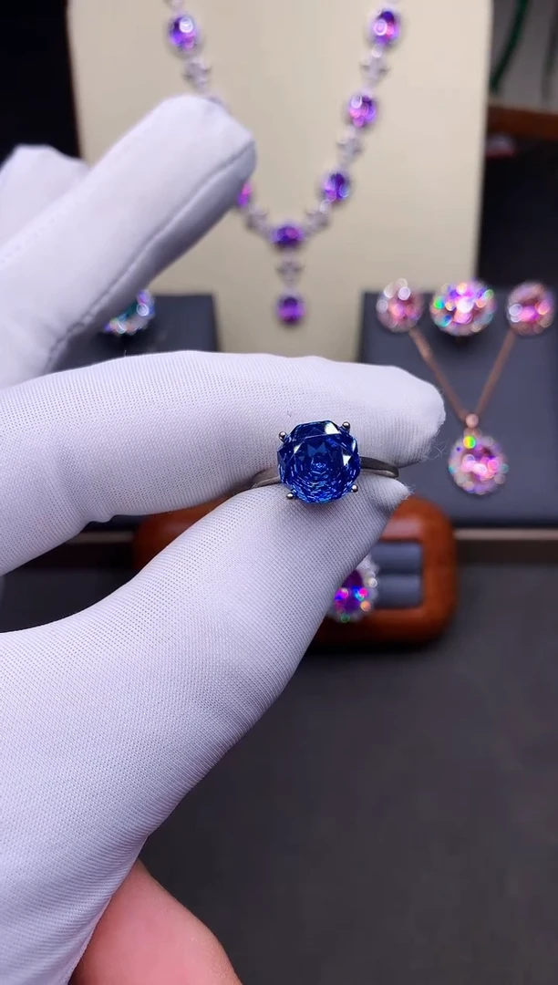 银S925镶嵌戒指托帕石······