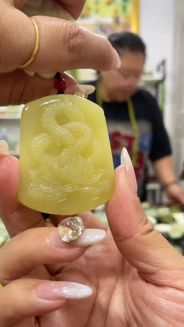 岫玉未镶嵌吊坠