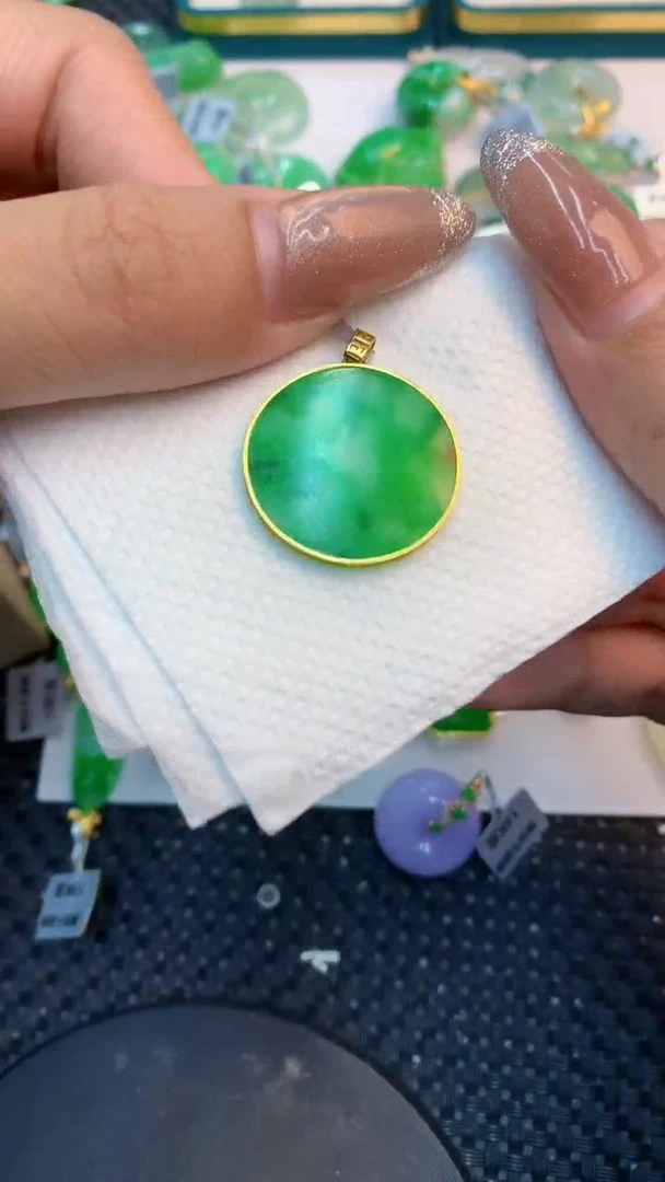 颈饰18K金镶嵌翡翠1