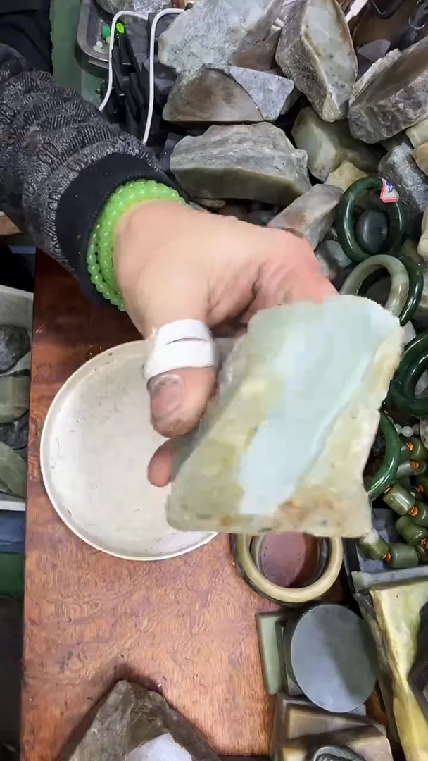 未镶嵌和田玉（糖玉）珠宝半成品1