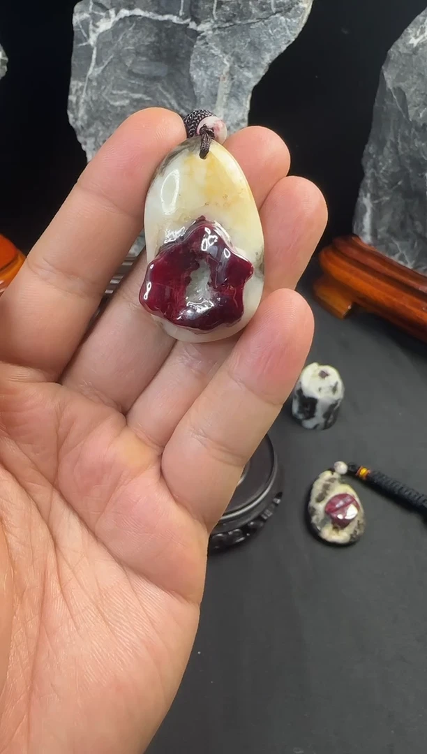 天然辰砂天然朱砂晶体原石吊坠挂件