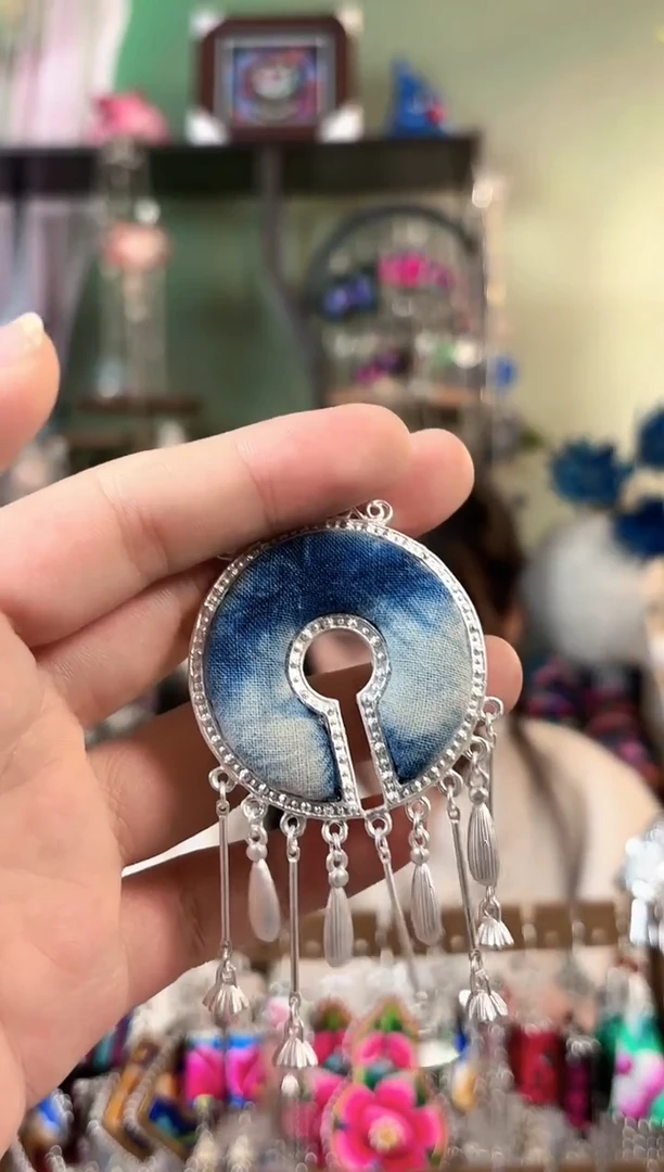 彩云南阁非遗老绣苗银饰品750