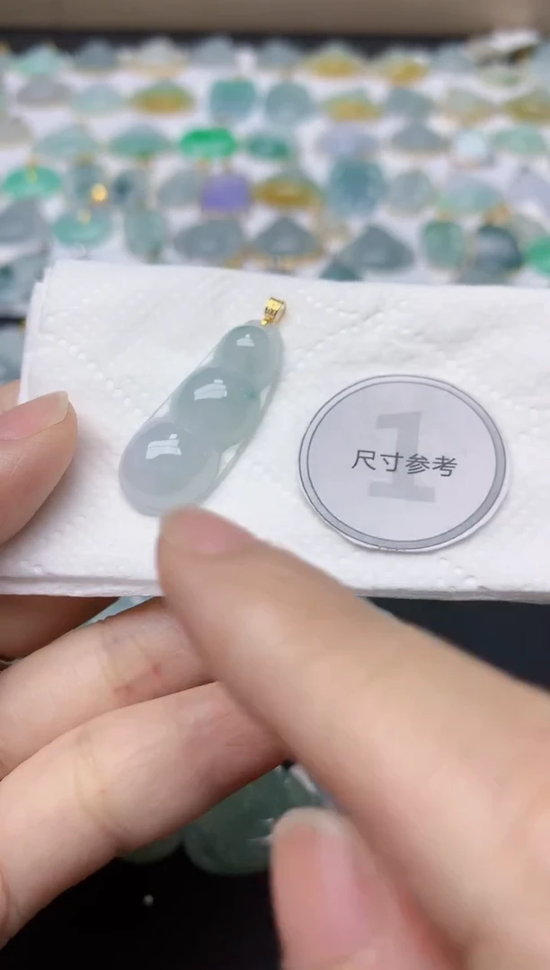 翡翠18K金镶嵌颈饰天然缅甸A货翡翠