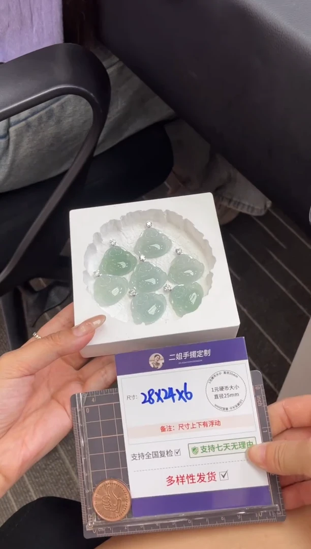 18K金镶嵌挂件翡翠蓝底佛公FL25多样性发其一CP配绳