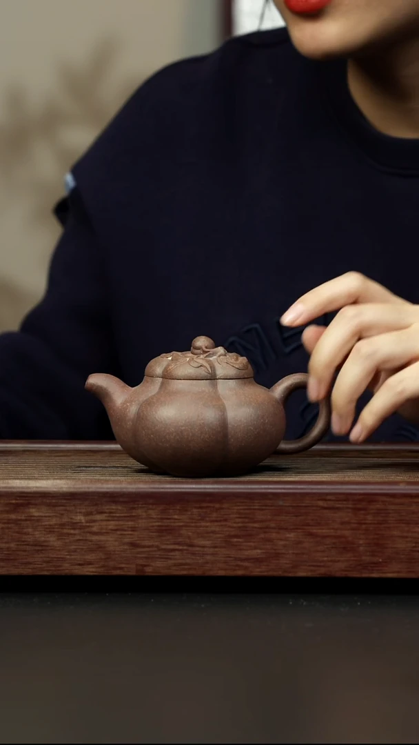紫砂茶壶岩中泥六拼 上合桃