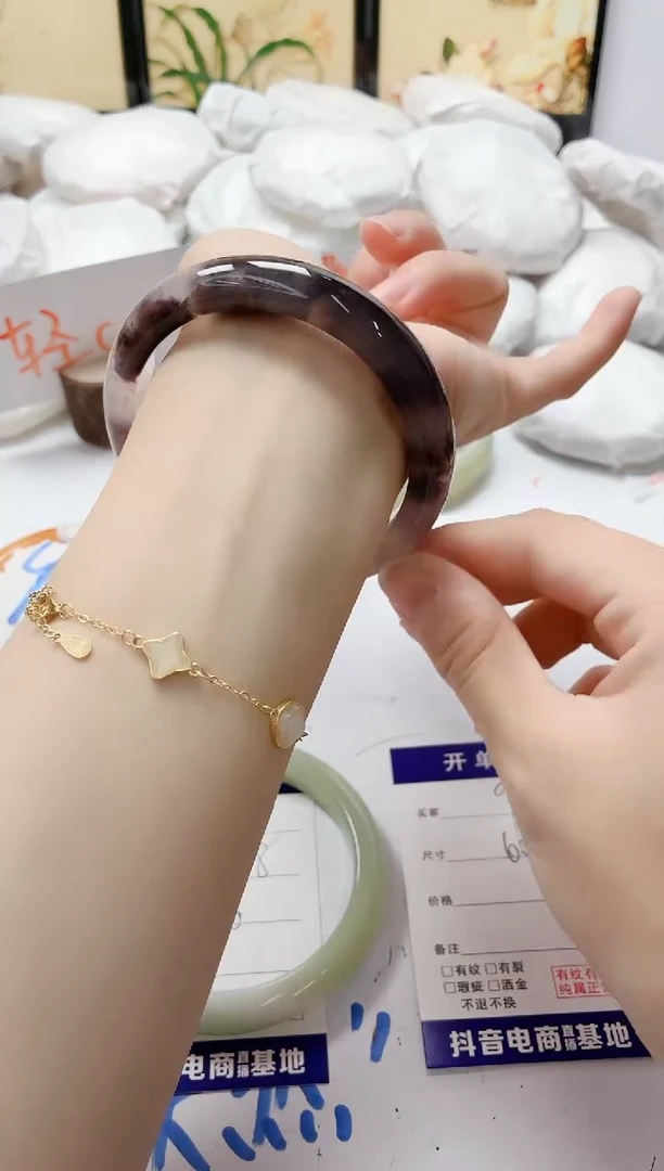 石英质玉手镯未镶嵌9/60