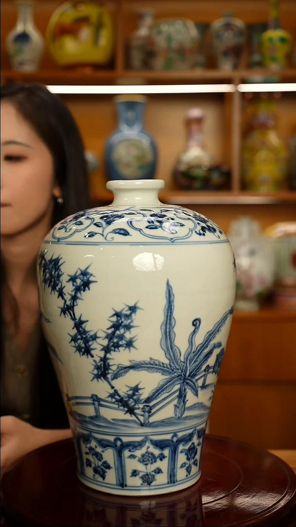 仿清瓷青花梅瓶一只
