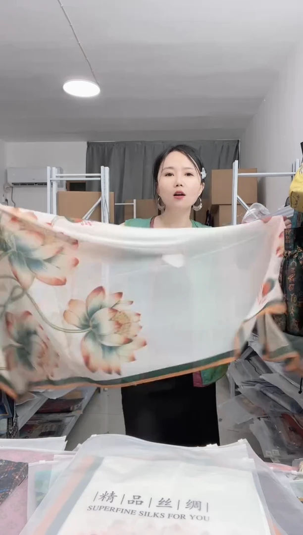 丝绸莲花70*180长巾