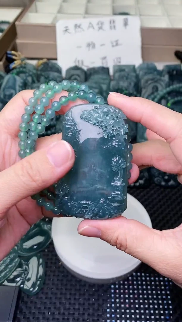 颈饰未镶嵌翡翠