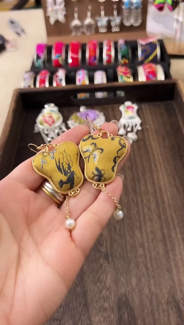 【闪购商品】织绣民族风老绣饰品120