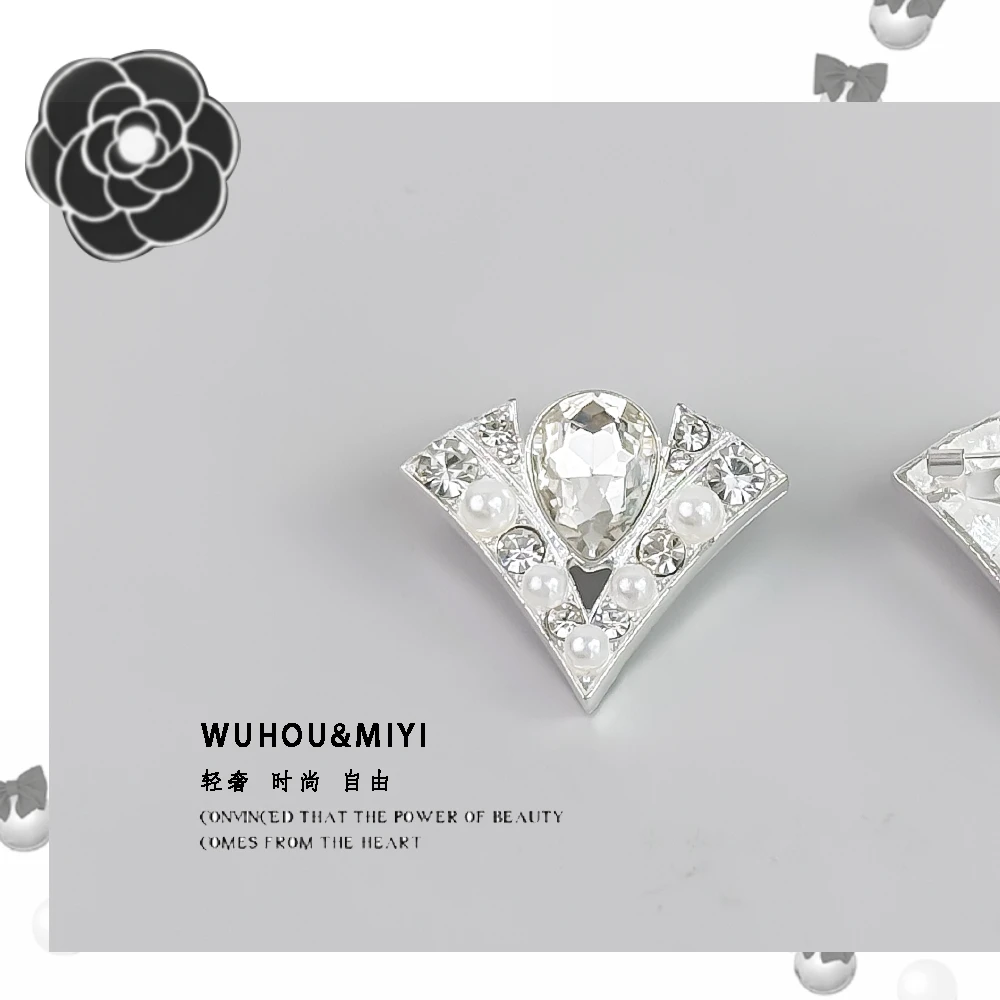 KA7644KZ 高档三角形水钻玻璃珍珠别针配件