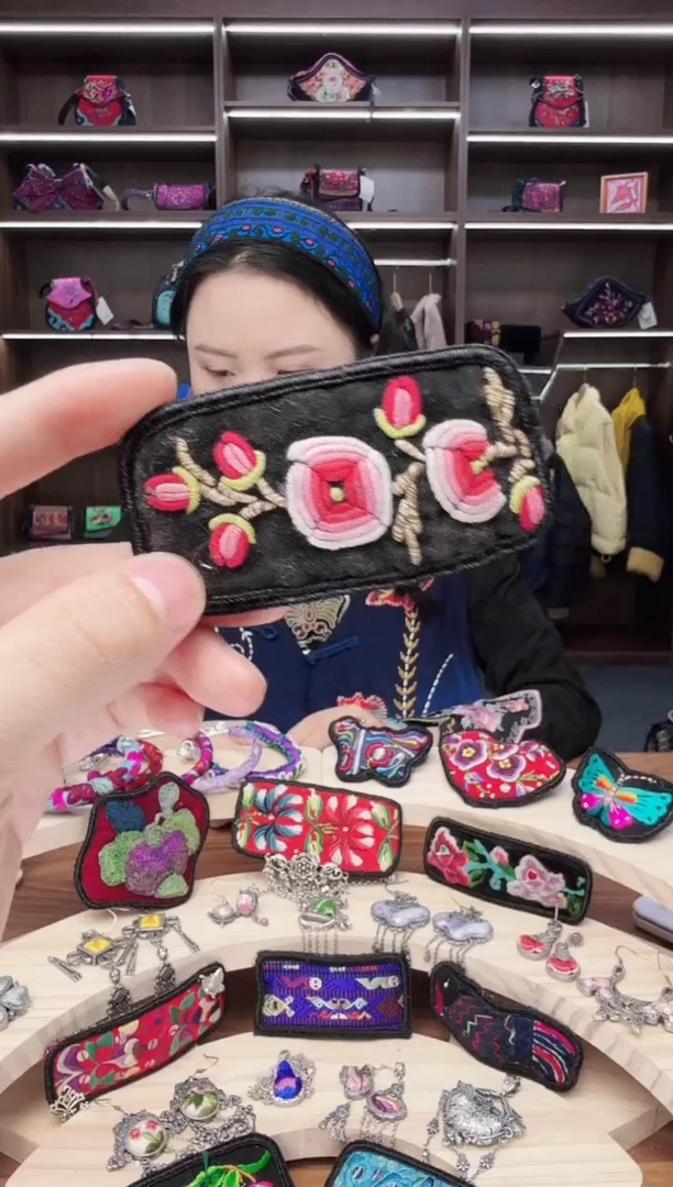 织绣7蒙阿苏苗绣传承店