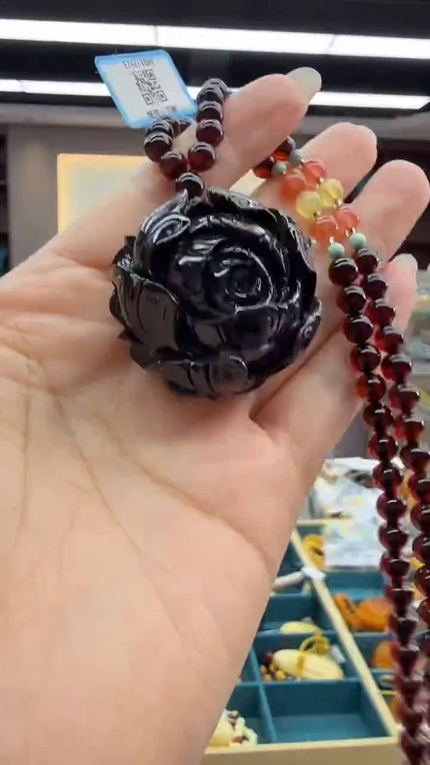 琥珀颈饰未镶嵌145秒拍号 假一罚三