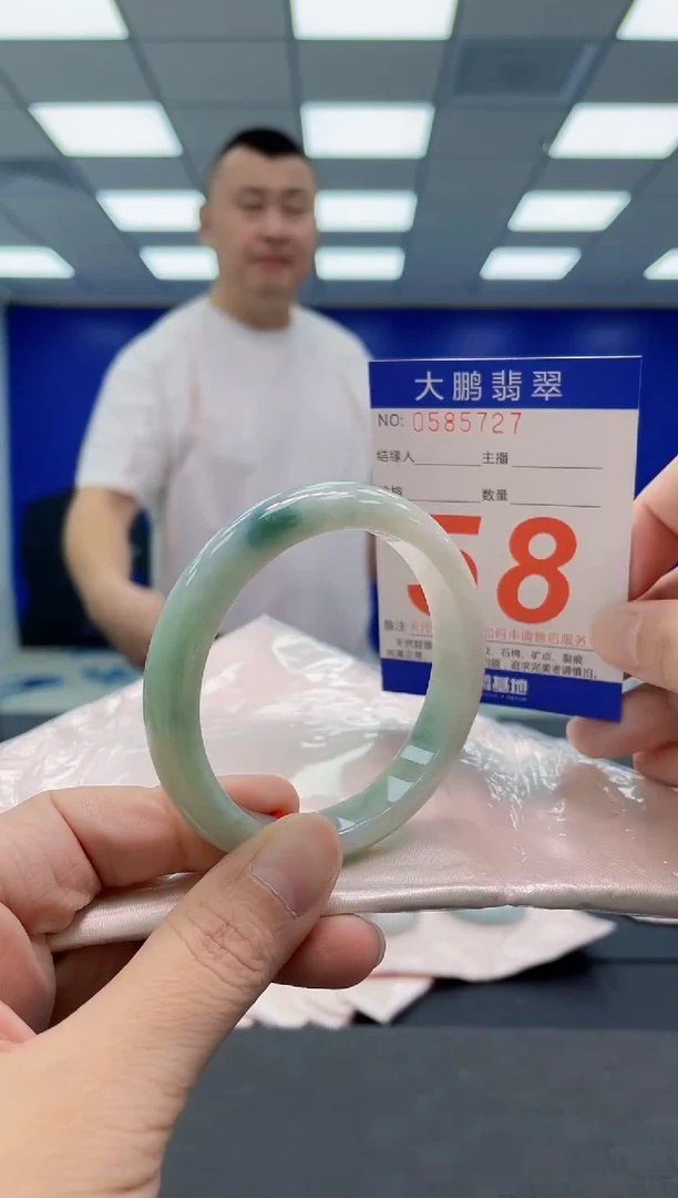 翡翠手镯未镶嵌AAAAAAAAAA