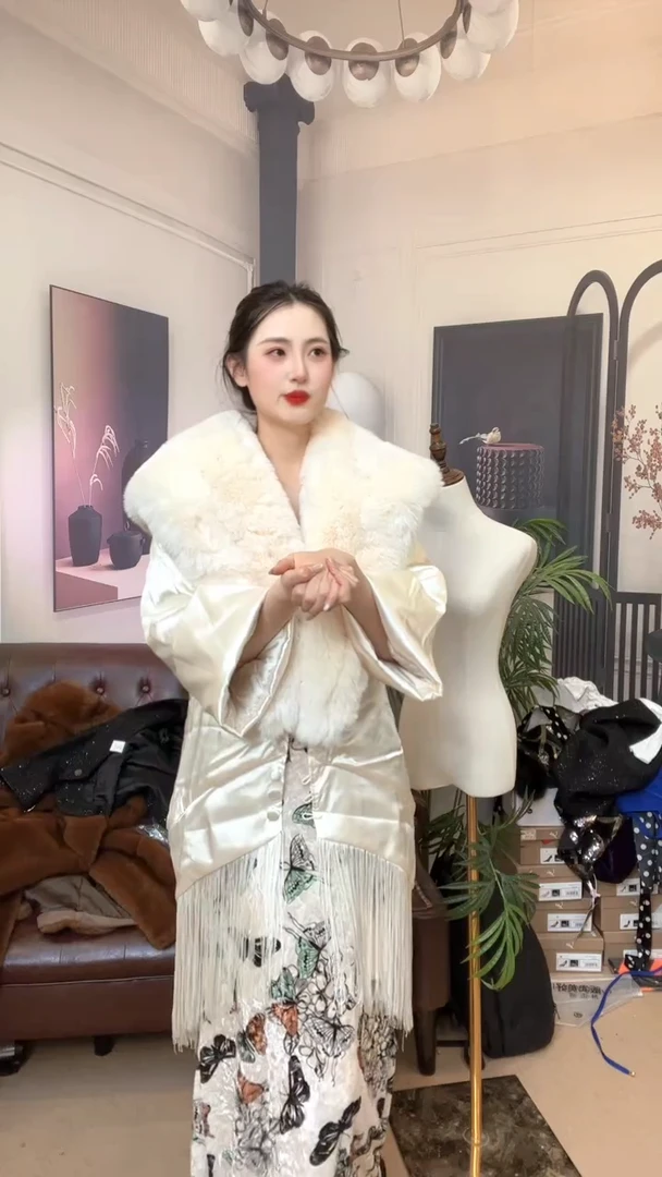 一颗歪桃高定秀款毛领外套