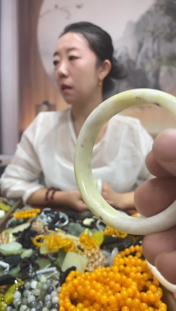 未镶嵌岫玉吊坠放***春·