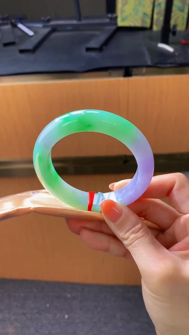 未镶嵌手镯翡翠- C63圈口 56.3全款19.6万 定金2万