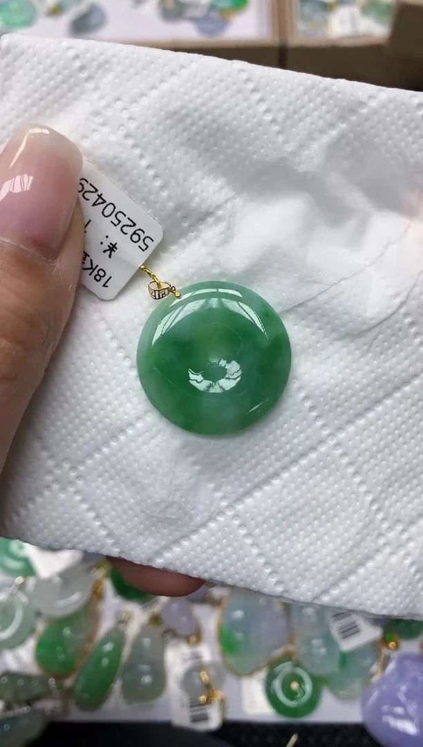 颈饰18K金镶嵌翡翠1111111111