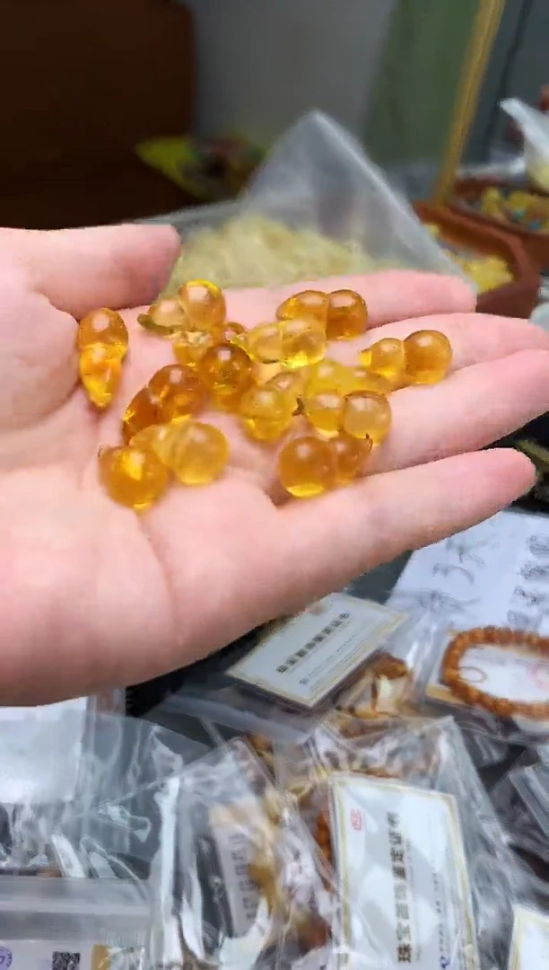 未镶嵌琥珀珠宝奇石120