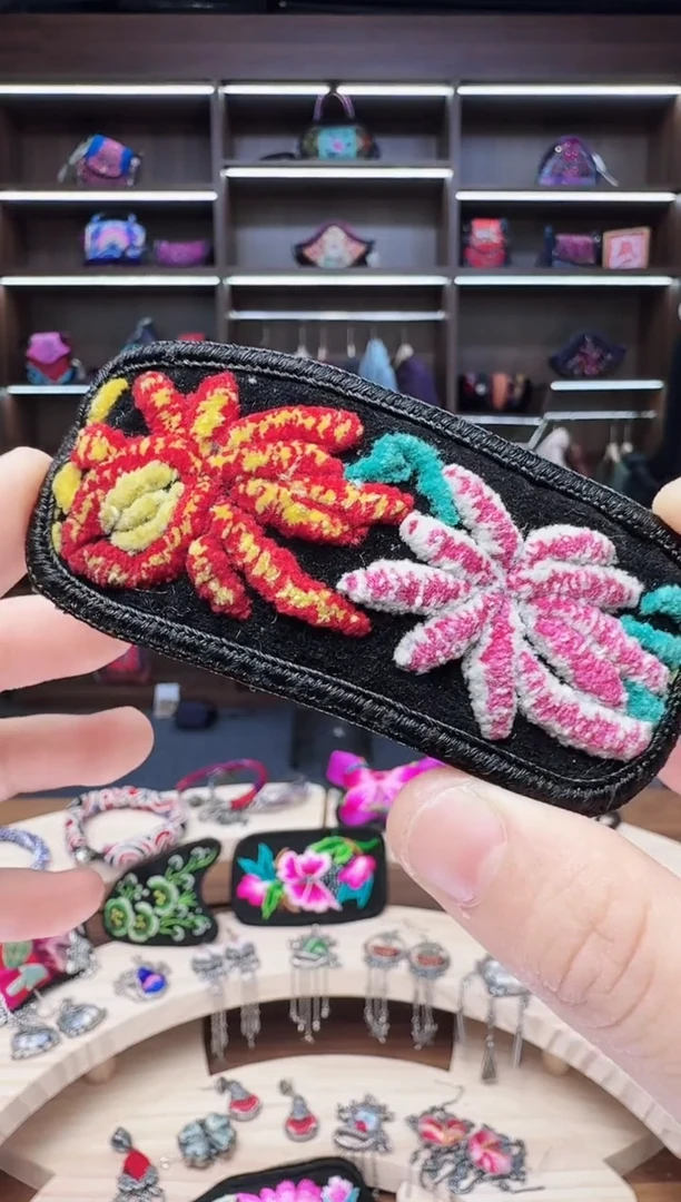 织绣94蒙阿苏苗绣传承店