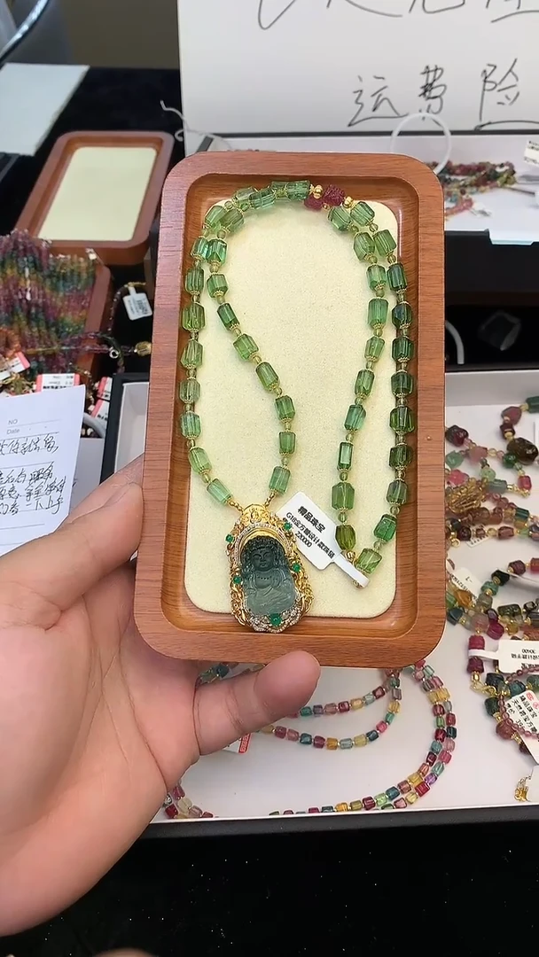 颈饰18K金镶嵌碧玺独家设计款多样性发其一