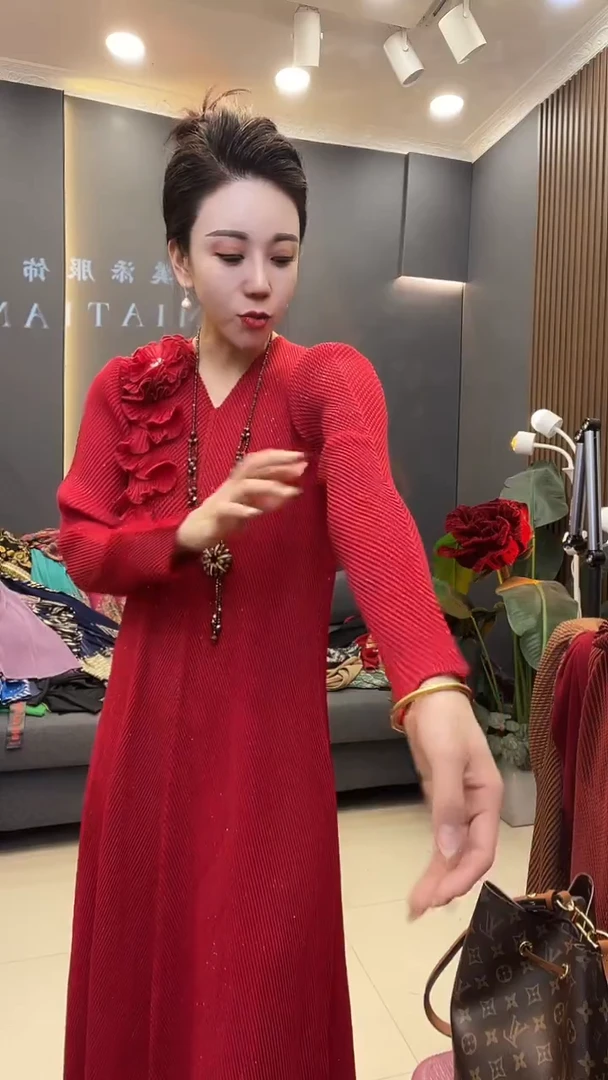 聚酯纤维（涤纶）红色 肩盘花