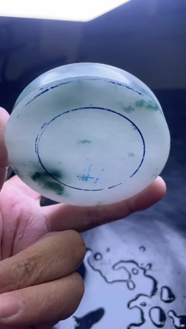 未镶嵌手镯定制翡翠?翡翠定制手镯含芯