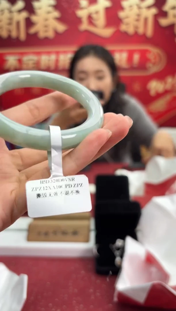 【闪购商品】翡翠手镯（圆镯）未镶嵌11手镯