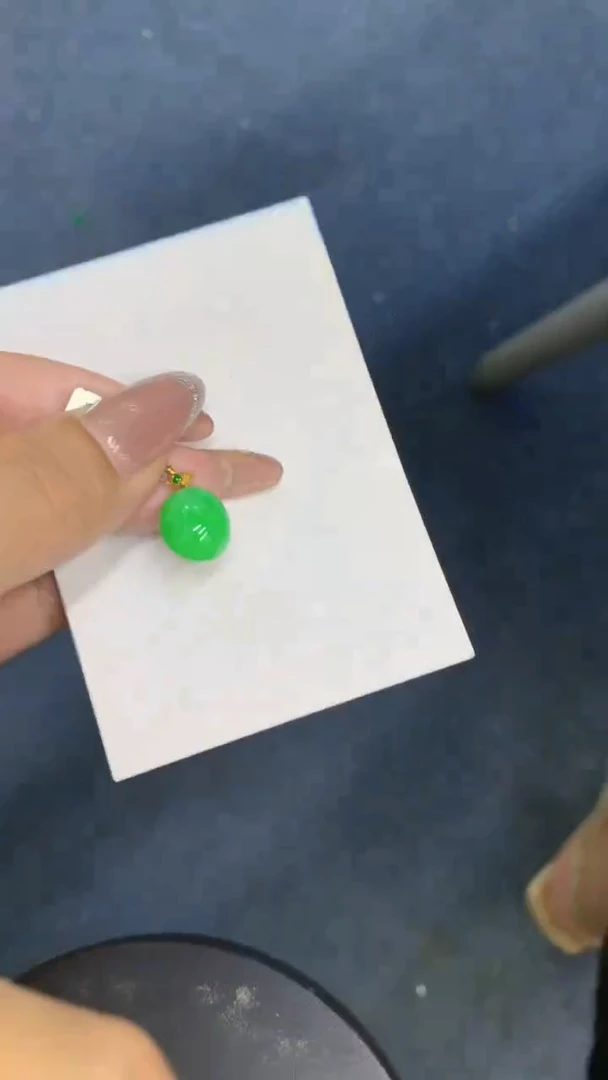 颈饰18K金镶嵌翡翠1