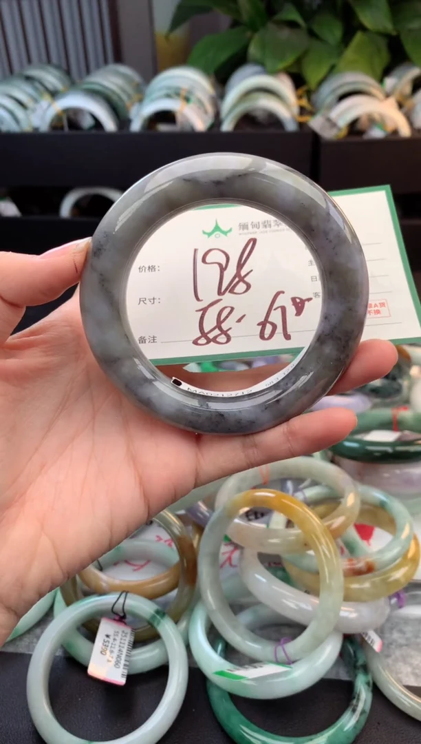 未镶嵌定制翡翠C****爷毛货需精细抛光+多人