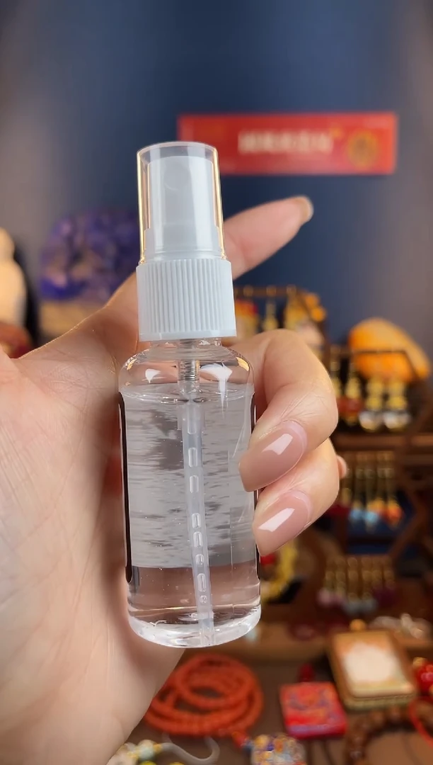 ?***辰，白色珐琅景泰蓝瓶子