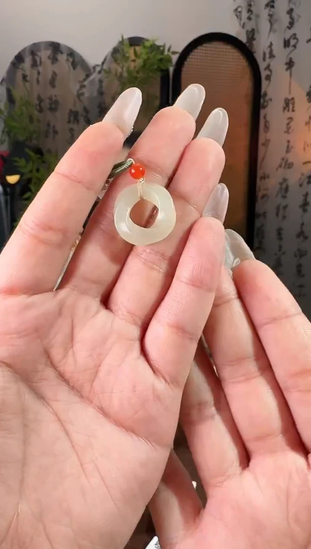 颈饰未镶嵌和田玉莫比乌斯环 新p