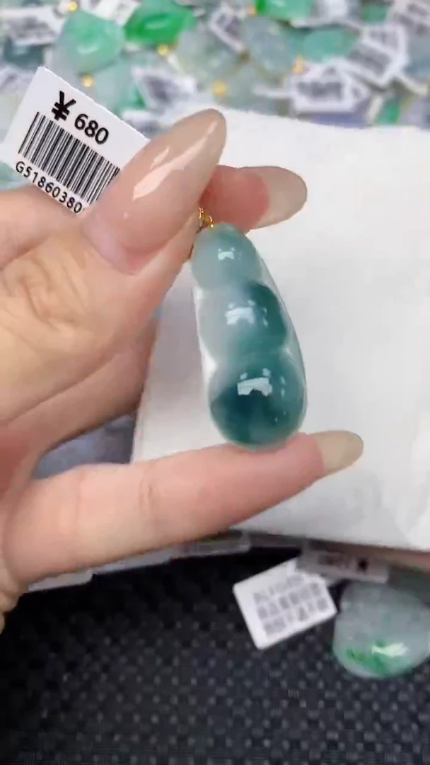 翡翠18K金镶嵌颈饰天然翡翠a货