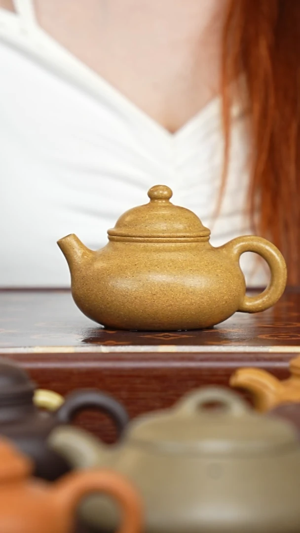茶壶紫砂黄金段容天